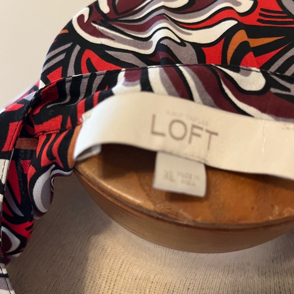 GUC LOFT Notched Collar V Neck Blouse - Size XL - Picture 3 of 3